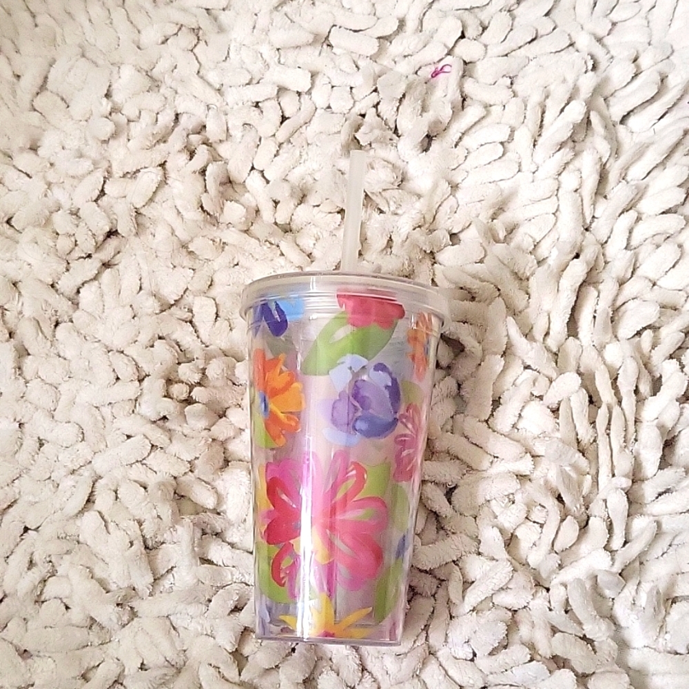 Coffee cup with floral pattern and removable straw